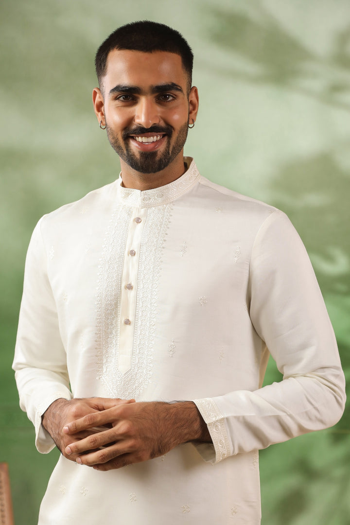 Ethnic Motifs Off White Kurta Set - KM43703-1